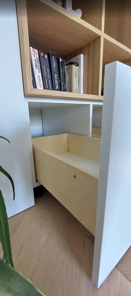 Détail du tiroir de l'aménagement sous escalier